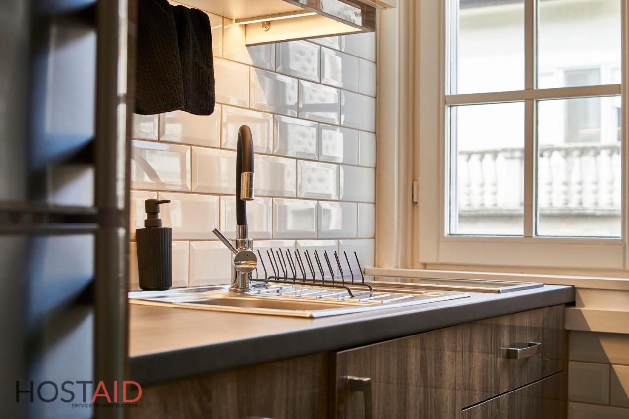 R7 Design Apartment - Hostaid Boedapest Buitenkant foto